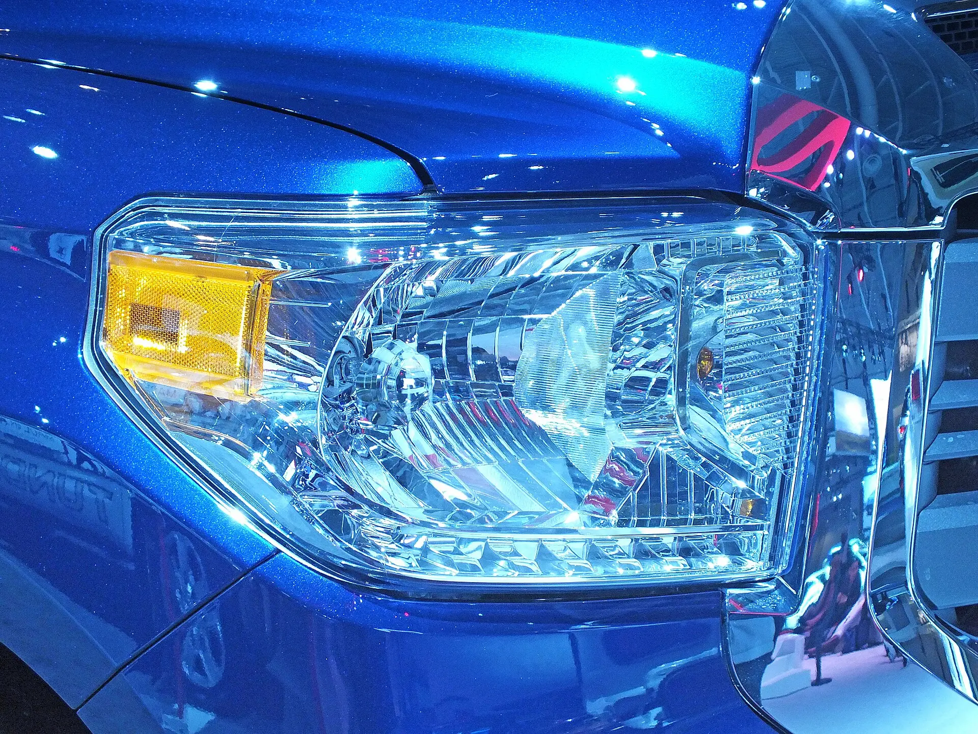 ไฟหน้ารถไฟฟ้า LED เลือกอย่างไรให้ปลอดภัย